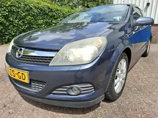 Opel Astra GTC 1.6 AIRCO/CRUISE/NAVI/PDC.A/TREKHAAK 116PK