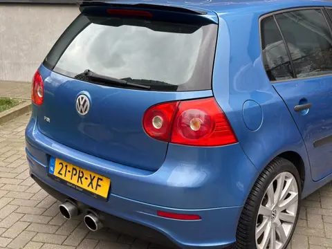 Volkswagen Golf 1.6 FSI Trendline - R32 Look
