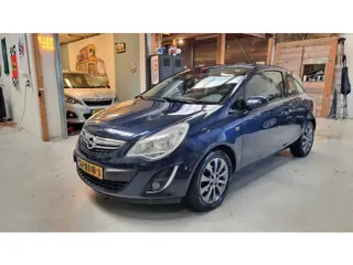 Opel Corsa 1.4-16V Edition Navi, Airco, Bluetooth, LMV 16", cruisecontrole, etc.....