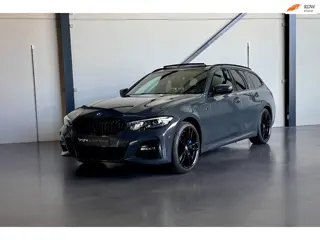 BMW 3-serie Touring 330e xDrive M-Sport, Panodak, Trekhaak, Dravit, SOH 95%, Elektrische stoelen