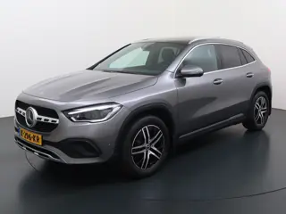 Mercedes-Benz GLA 200 Luxury // Panorama dak // Distronic // Memory Stoelen // MultiBeam LED // Rija