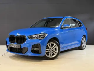 BMW X1 xDrive25e High Executive | M-pakket | Camera | Afn. trekhaak | Leder | Sfeerverlichting | Ful
