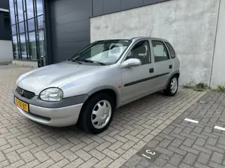 Opel Corsa 1.2i-16V Onyx (bj 2000)