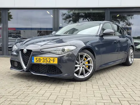 Alfa Romeo Giulia 2.0T Super + XENON + VOLLEER + SPORTPAKKET + MEMORY