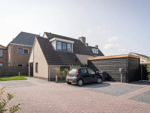 Modern vakantiehuis midden in De Cocksdorp vlakbij de Waddenzee