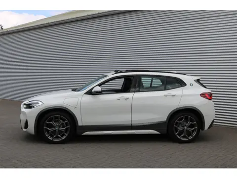 BMW X2 xDrive25e M-Sportpakket (Pano Sportleder/Memory Carplay HarmanKardon Navi/Camera HeadUp Keyle