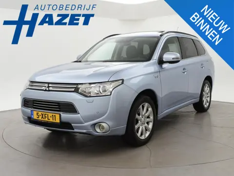 Mitsubishi Outlander 2.0 PHEV 4WD AUT. INSTYLE+ TREKHAAK | SCHUIFDAK | LEDER | STOELVERW. | CAMERA |