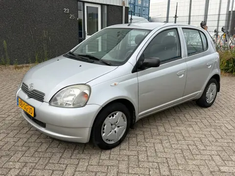 Toyota Yaris 1.3-16V VVT-i Luna 2000
