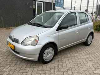 Toyota Yaris 1.3-16V VVT-i Luna 2000
