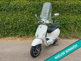 Vespa Sprint 45 km E4 Scooter BIANCO BETAAL met in3