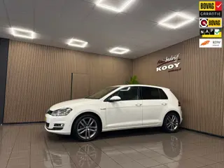 Volkswagen Golf 1.2 TSI CUP Edition * Navigatie / Xenon / LM Velgen / Parkeersensoren / NL Auto *