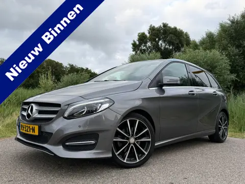 Mercedes-Benz B-klasse 180 Activity Edition Automaat | AMG-Line | 1e Eigenaar | Leder | 18" Velgen |