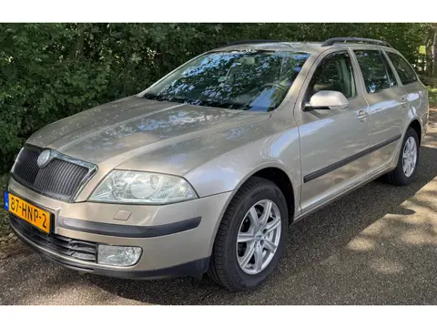 Skoda Octavia Combi 2.0 FSI Ambiente AIRCO CRUISE APK 10-05-2027
