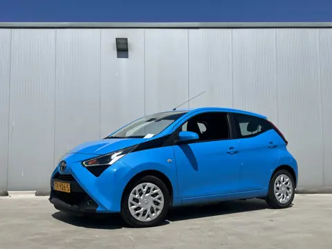 Toyota Aygo 1.0 VVT-i x-play | Trekhaak | 1e eigenaar