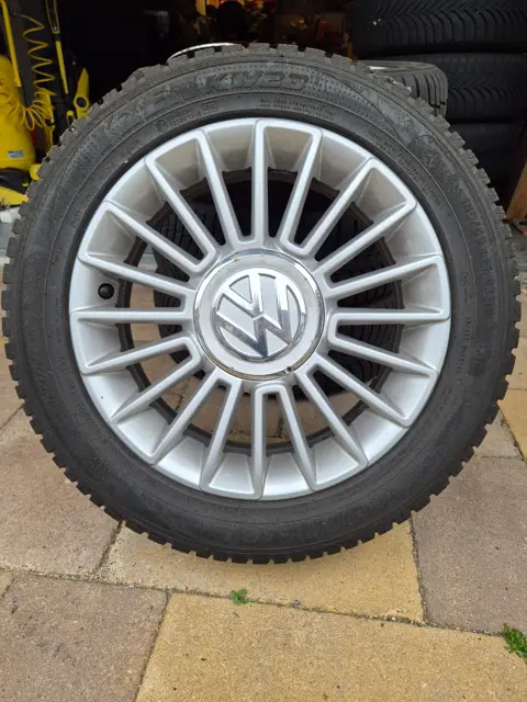 winterbanden en originele VW up velgen
