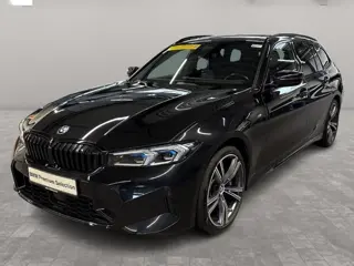 BMW 3 Serie Touring 330e M-SPORT ** ADAP. LED, PANO, TREKH, ACC, HuD, 19-inch LMV ** 1e EIG - UNFALL