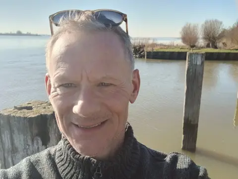 Man zoek man