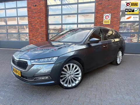 Skoda Octavia Combi 1.4 TSI iV PHEV Business Edition Plus |Camera|Trekhaak|SOH Accu 100%