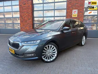 Skoda Octavia Combi 1.4 TSI iV PHEV Business Edition Plus |Camera|Trekhaak|SOH Accu 100%