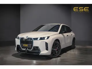 BMW iX xDrive M70 112 kWh | Suite Amido | Snelwegassistent* | 22 kW | 22'' 1027M | Harman/kardon