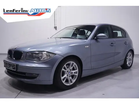 BMW 1-serie 116i Introduction airco sportstoelen mistlampen-voor stuurbediening cruise-controle 16"-