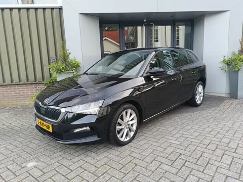 Škoda Scala 1.0 TSI Sport Business | Trekhaak | Carplay| Virtual cockpit | Zwart hemel | 110 pk | NA