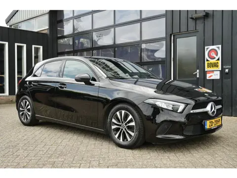 Mercedes-Benz A-Klasse 180 Business Solution | NL-Auto | Cruise | Camera | Half-Leder | Navi | Stoel