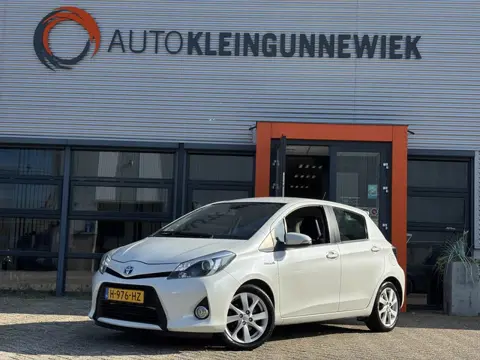 Toyota Yaris 1.5 Full Hybrid Dynamic / GERESERVEERD / Allseason Banden / Trekhaak Afneembaar / Cruis