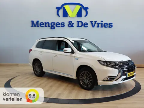 Mitsubishi Outlander 2.4 PHEV S-Edition Airco ECC | Panorama | Trekhaak | Adaptive Cruise | Keyless 
