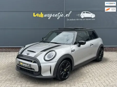 MINI Electric Yours *panorama *camera *carplay *head up *17"