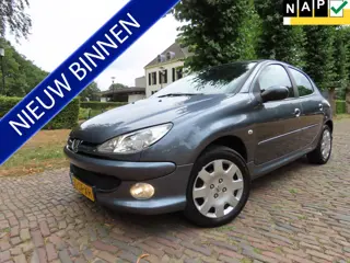 Peugeot 206 1.6-16V Air-line 3 Airco Pdc 5 Drs Carplay Ellec Pakket Trekhaak