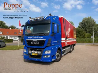 MAN TGX BOX | upholstered with red carpet | (bj 2013)
