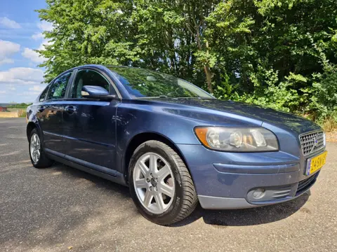 Volvo S40 1.8 Momentum | Leder | Xenon | APK 04-2027.