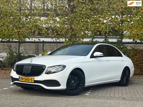 Mercedes-Benz E-klasse E200D FULL OPTION DUBBELE PANORAMADAK VELGEN GRILL STOELVERWARMING HEAD UP DI