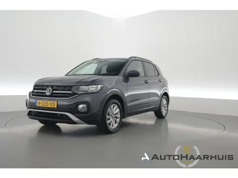 Volkswagen T-Cross 1.0 TSI Life | Adapt. Cruise | Trekhaak | PDC V+A | All Season | Navi | Apple Car