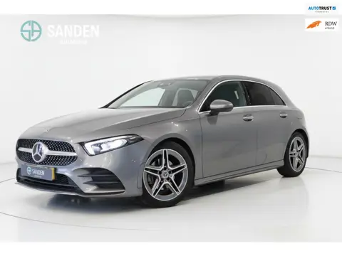 Mercedes-Benz A-klasse 180 AMG Line|LED|Sfeerverlichting|Navi|Applecarplay|Camera|Sportstoelen|18inc