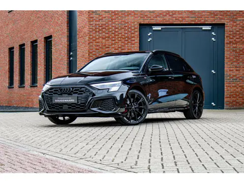 Audi A3 Sportback 45 TFSI e S edition Competition | Sportstoelen | Matrix | B&O | Camera | ACC