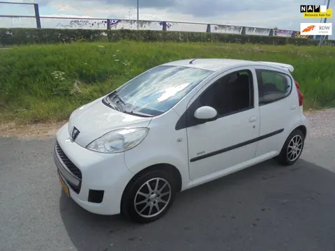 Peugeot 107 Peugeot 107 1.0 benzine 5 deurs airco lmv 134.000km