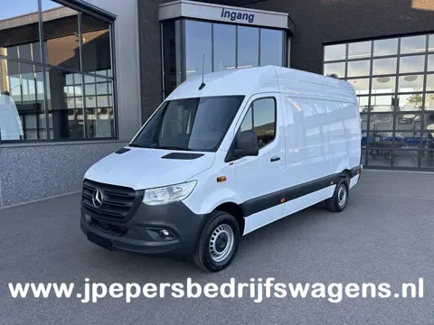Mercedes-Benz Sprinter 317 CDI L2 H2 MBUX / 360 Camera / Parkeersensoren / Navigatie / Cruise contro