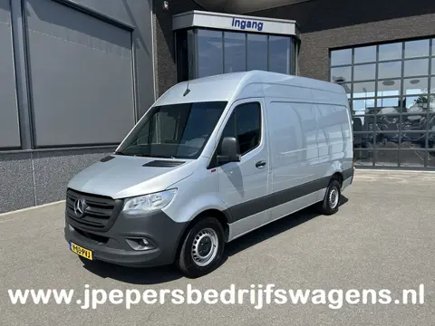 Mercedes-Benz Sprinter 317 CDI L2 H2 MBUX / Carplay navigatie / Cruise control / Airco / 270 Graden 