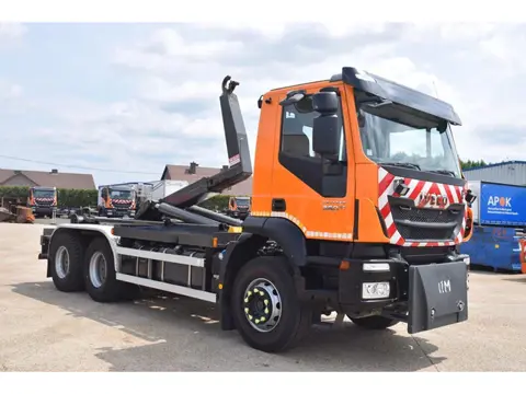 Iveco Trakker 360 +Waf 20t.hooklift (bj 2015, automaat)