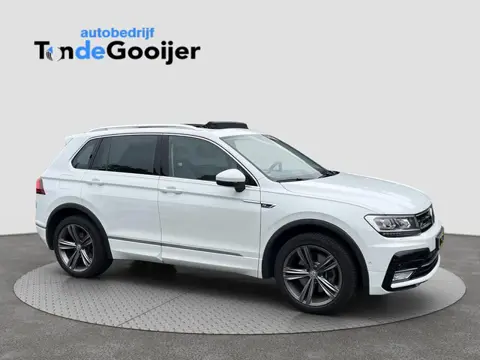 Volkswagen Tiguan 2.0 TSi DSG 4Motion Highline Business R-Line | EL. TREKHAAK | STANDKACHEL | PANORA