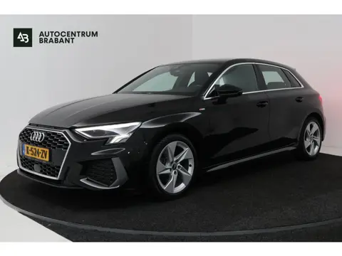 Audi A3 Sportback 30 TFSI S edition (STOELVERWARMING, LANE-ASSIST, NAVIGATIE, PARKEERSENSOREN)