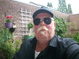 in Venlo en omgeving gezocht nette meid/dame om op mijn mond te m.asturberen