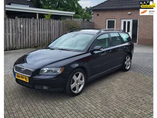 Volvo V50 2.4 Momentum, Clima, CruisC, Trekhaak, BT/Parrot!