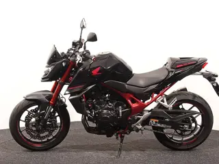 Honda CB 750 Hornet NHB01 Graphite Black (bj 2024)