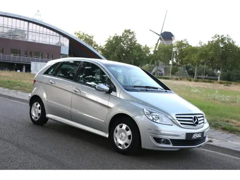 Mercedes-Benz B-klasse 170 Automaat 116PK 1e eigenaar Top Staat Parkeersensoren Stoelverwarming Nieu
