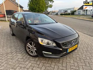 Volvo V60 2.0 D4 Momentum AUTOMAAT LEER NAVI