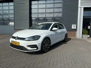 Volkswagen Golf 1.4 TSI Highline Business R Navi Carplay Stoelverw. Trekhaak