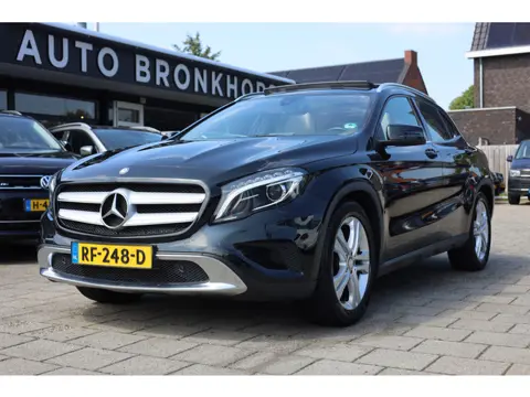 Mercedes-Benz GLA 180 PREMIUM I LEDER I PANO I AUT I TREKHAAK